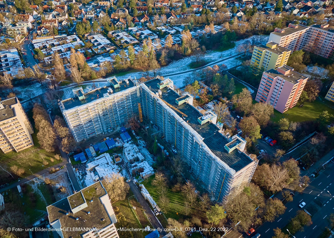 22.12.2022 - Fassadensanierung am Krl-Marx-Ring 11-21 in Neuperlach